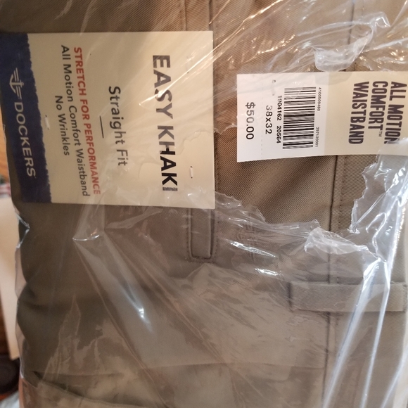 💥 Docker's Khaki Easy Straight fit 38X32 New with Tags - Picture 2 of 7